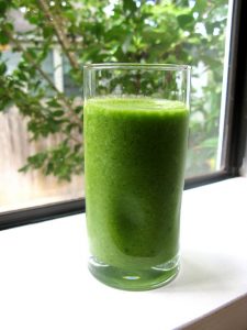 Green Smoothie with Ginger and Lemon